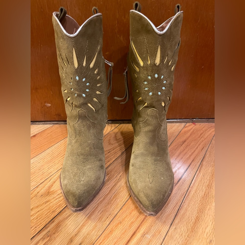 Cowboy boots tan suede